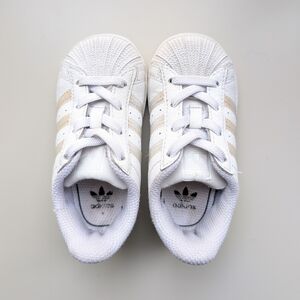 Kids Girls Preschool White Adidas Gazelle Superstar Sneakers Runner, kid size 6